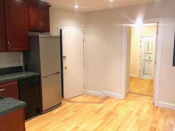 3rd image of 533 W 49th St APT 4FE