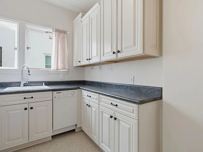 1530 Miramar Dr — Photo 6