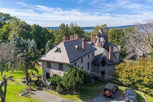 1st image of 11 Strawberry Ln