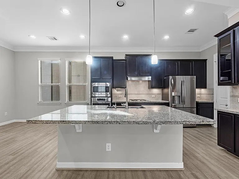 458 N Live Oak St — Photo 13