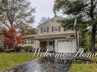 28 Barbara St, Kendall Park, NJ 08824