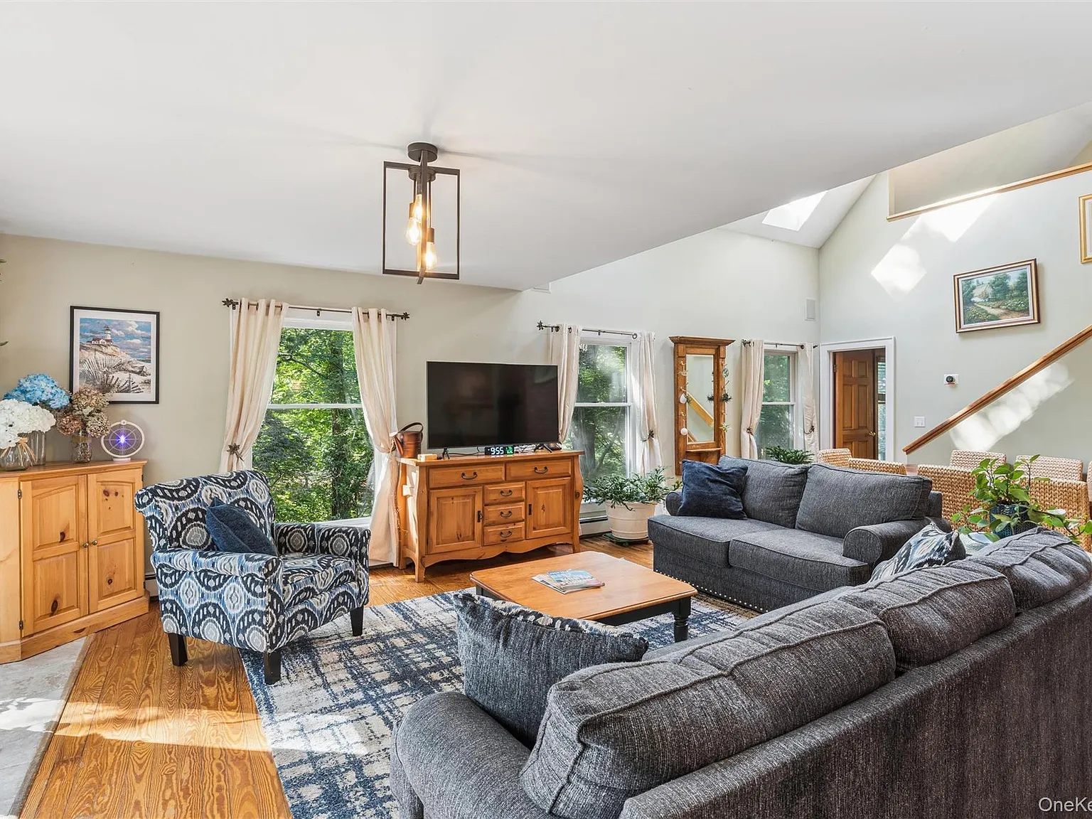 4 bed, 2.0 bath, 2500 sqft, $5,000 — Photo 3