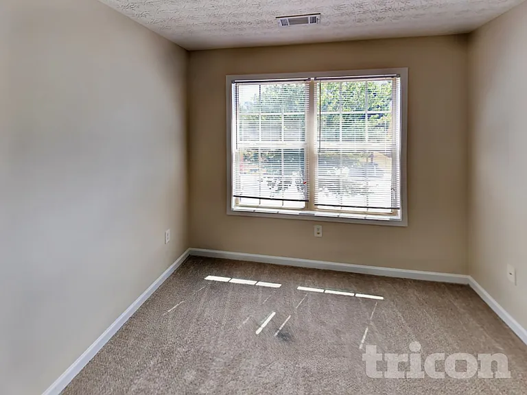1047 Wedgewood Ct — Photo 10