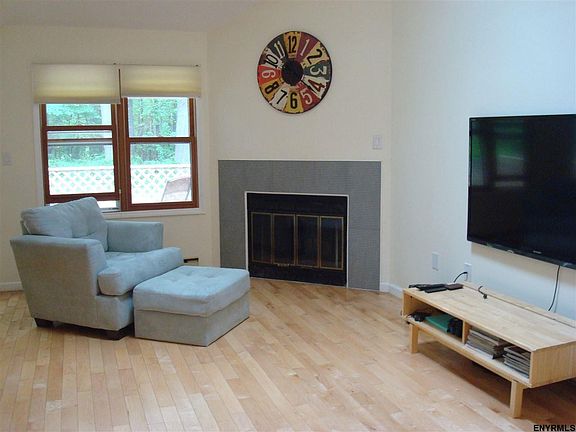 3rd image of 4061 Chaucer Pl