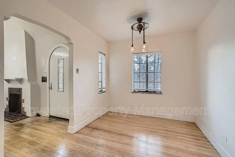 2 bed, 2.0 bath, 1896 sqft, $2,300 — Photo 3