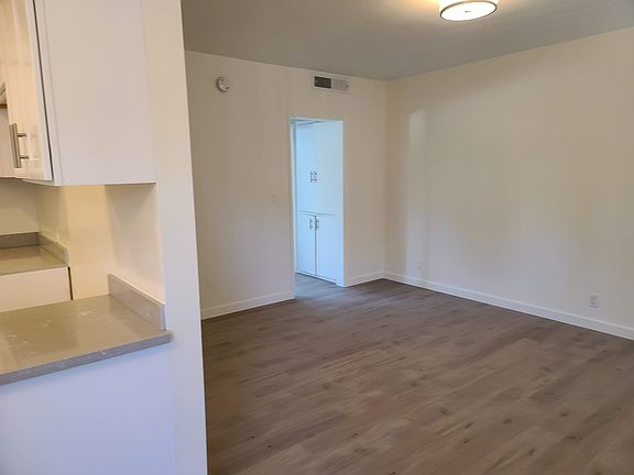 5th image of 5302 Comercio Ln #14A