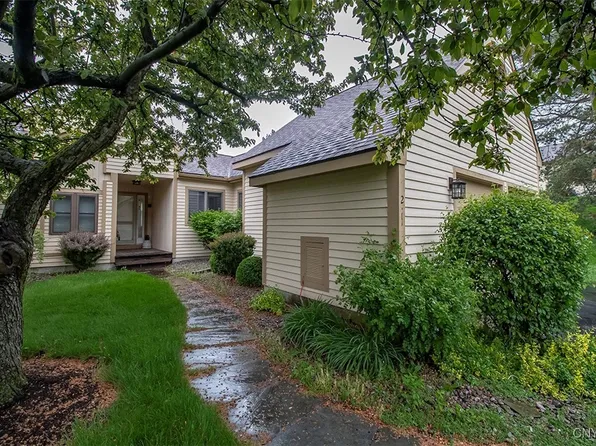 211 White Heron Cir, Fayetteville, NY 13066