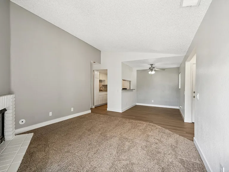 Acacia Park Apartments — Photo 14