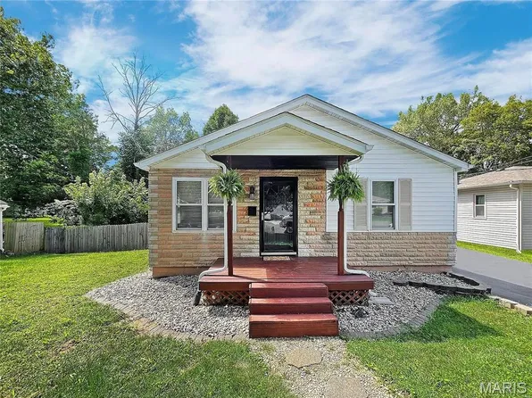 717 Greenwood Pl, Collinsville, IL 62234