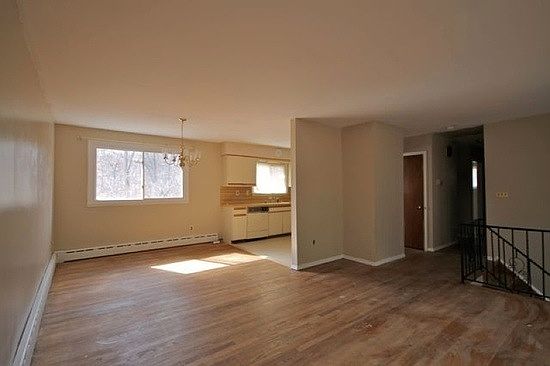 4th image of 5 Otter Hill Ct