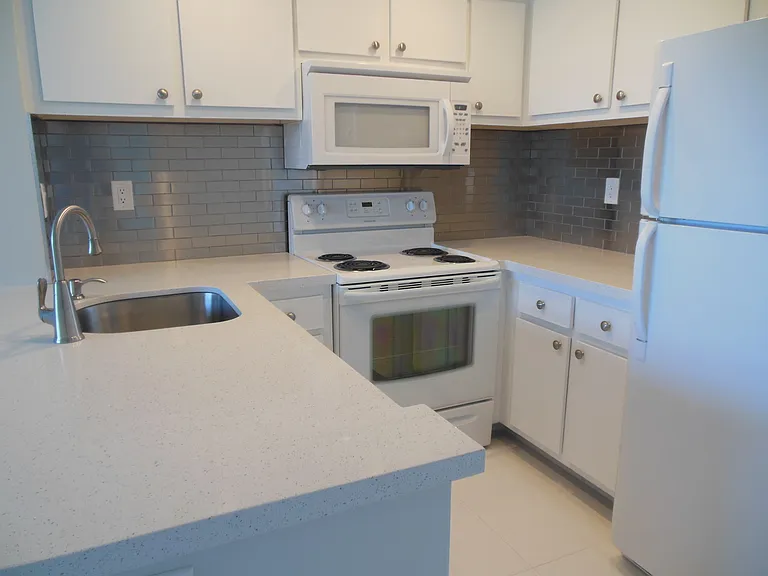 728 Executive Center Dr #31-5-31 — Photo 2