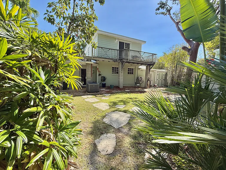 111 N Bay Harbor Dr — Photo 7