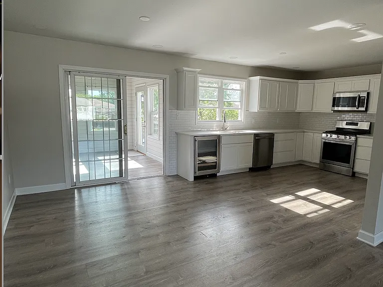 938 Jackson Pl — Photo 4