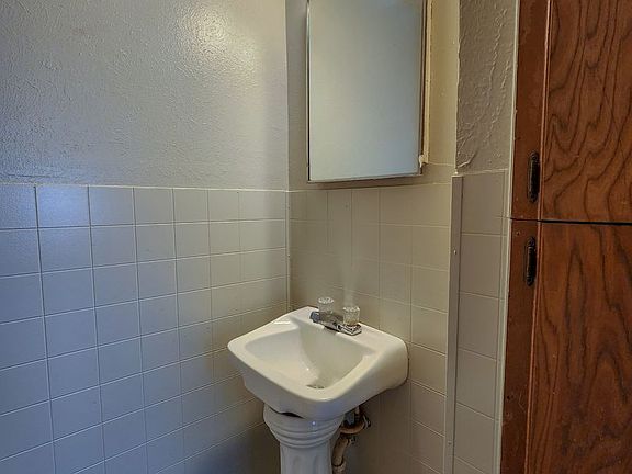 5th image of 616 N Beard Ave #C