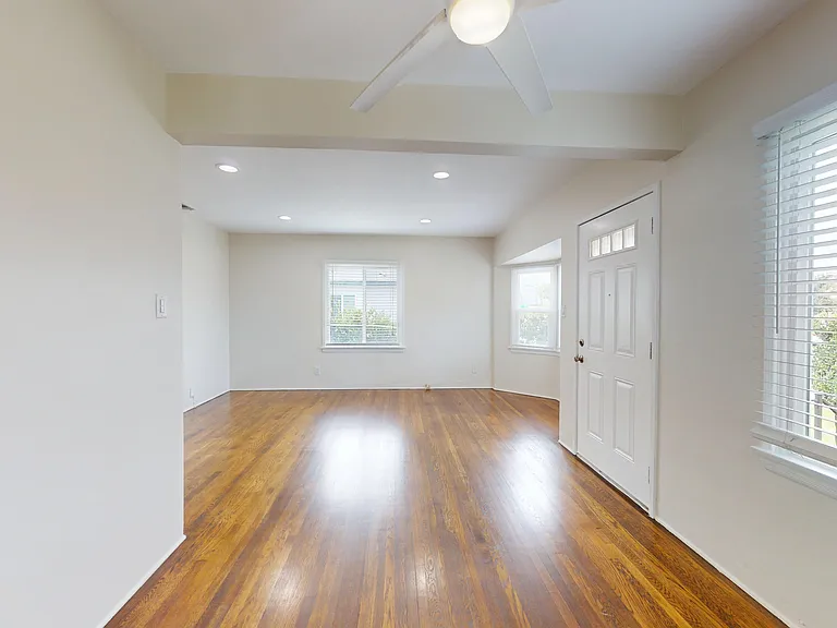 1502 N Hollywood Way #A — Photo 5