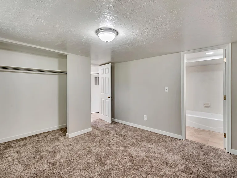 636 N Main St #B — Photo 14