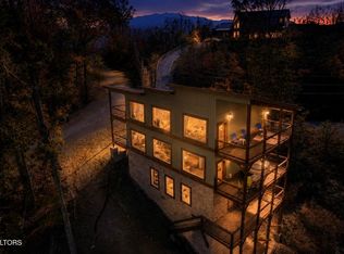 764 Chestnut Dr, Gatlinburg, TN 37738