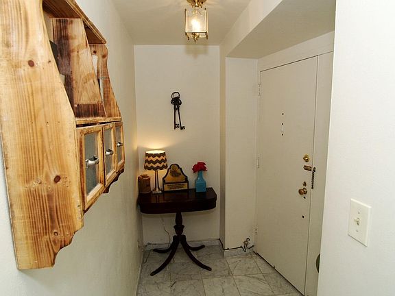4th image of 2525 S Shore Dr Unit 5