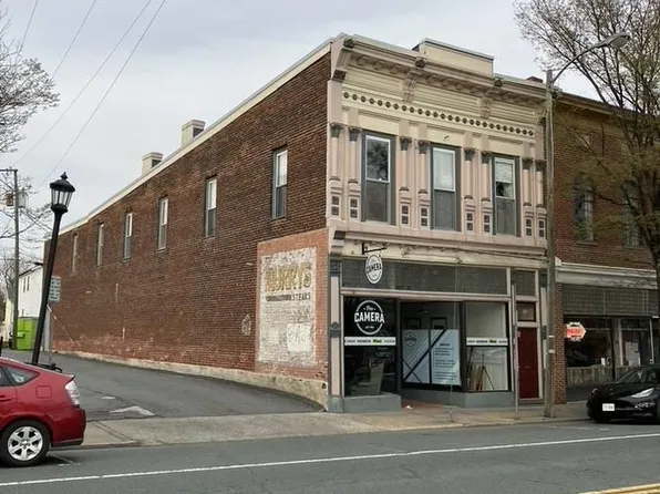 711 W Main St APT B, Charlottesville, VA 22903