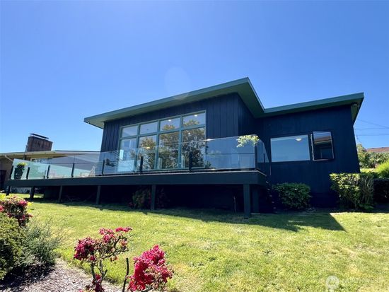 10846 Garden Pl S, Seattle, WA 98178