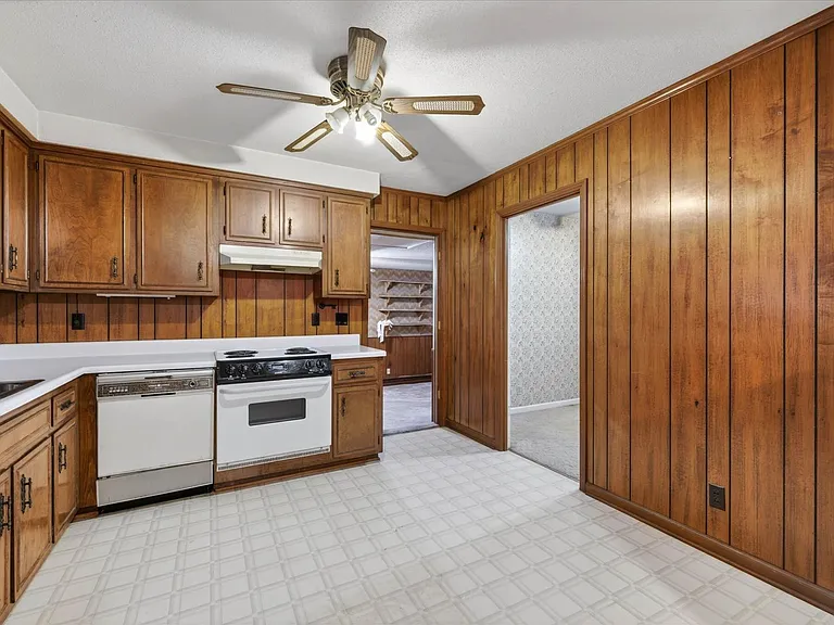 1886 Old Trenton Rd — Photo 11