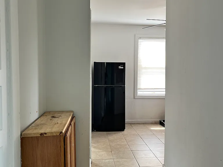 348 Davis Ave #2 — Photo 16
