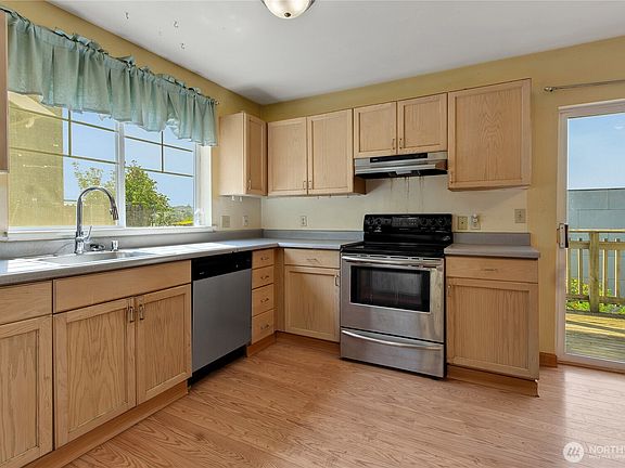 4th image of 1735 28th Avenue S