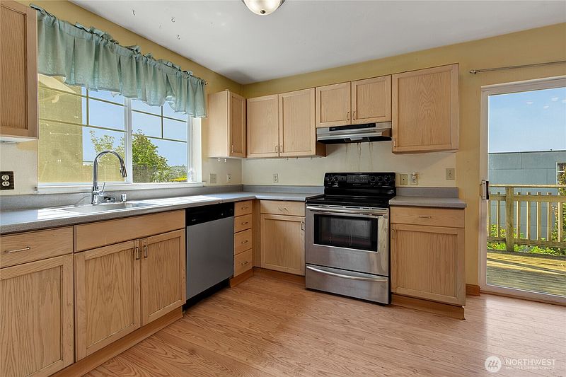 4th image of 1735 28th Avenue S