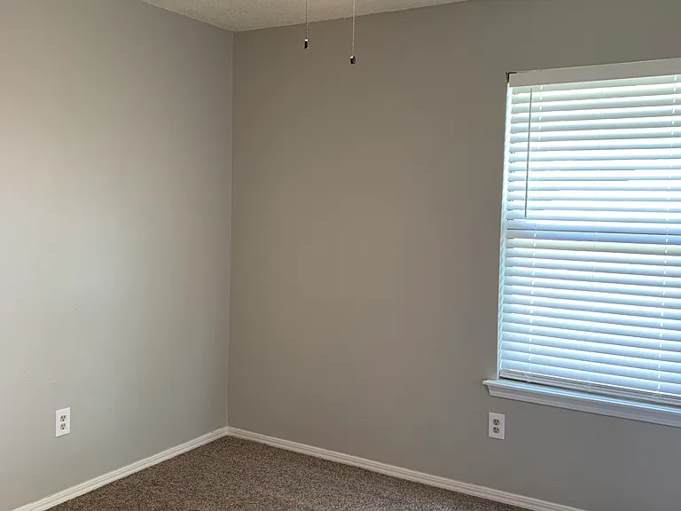 1501 W Montgomery St — Photo 5