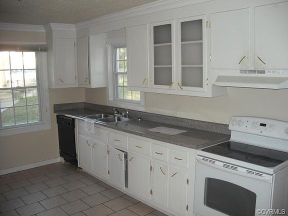 3rd image of 21511 Court St
