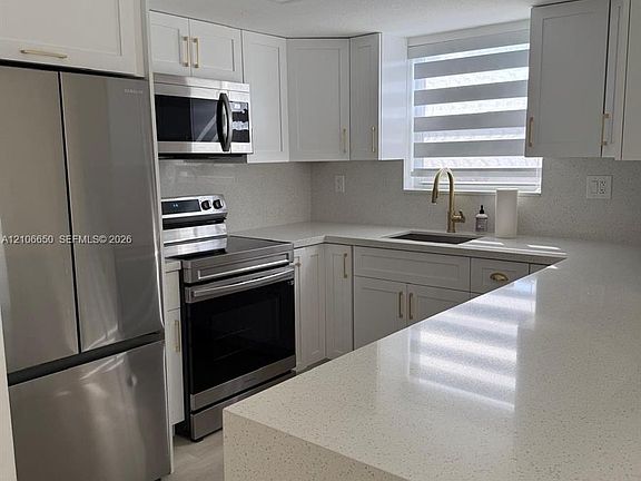 3rd image of 3052 SW 27th Ave APT 302
