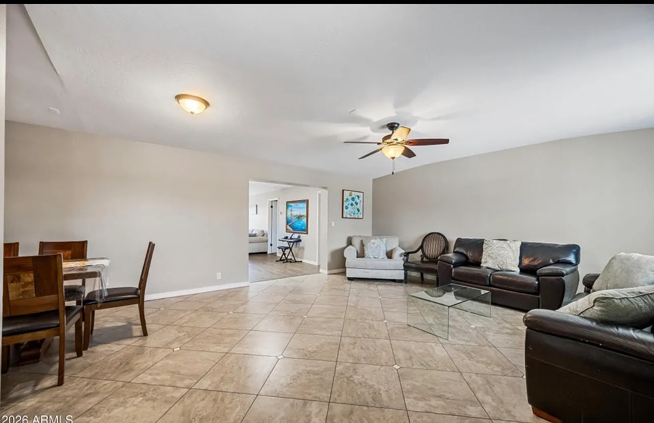 4 bed, 1981 sqft, $3,300 — Photo 3