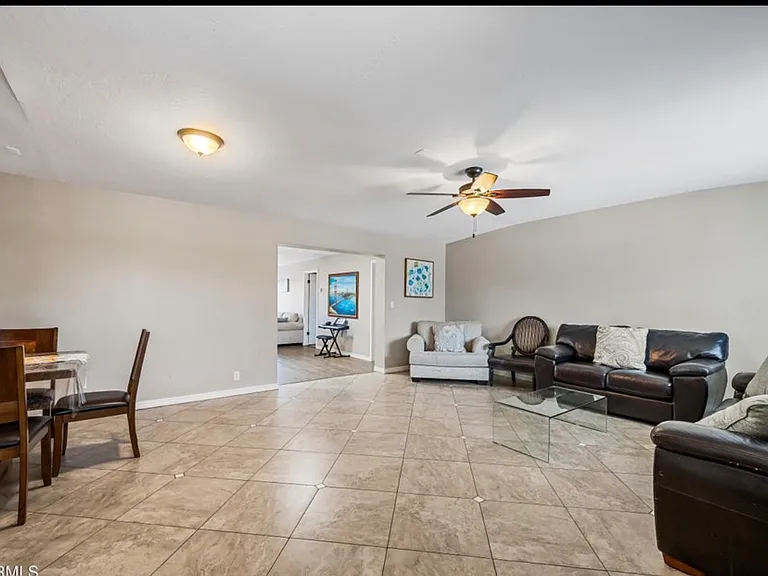 707 E Encanto Dr — Photo 3