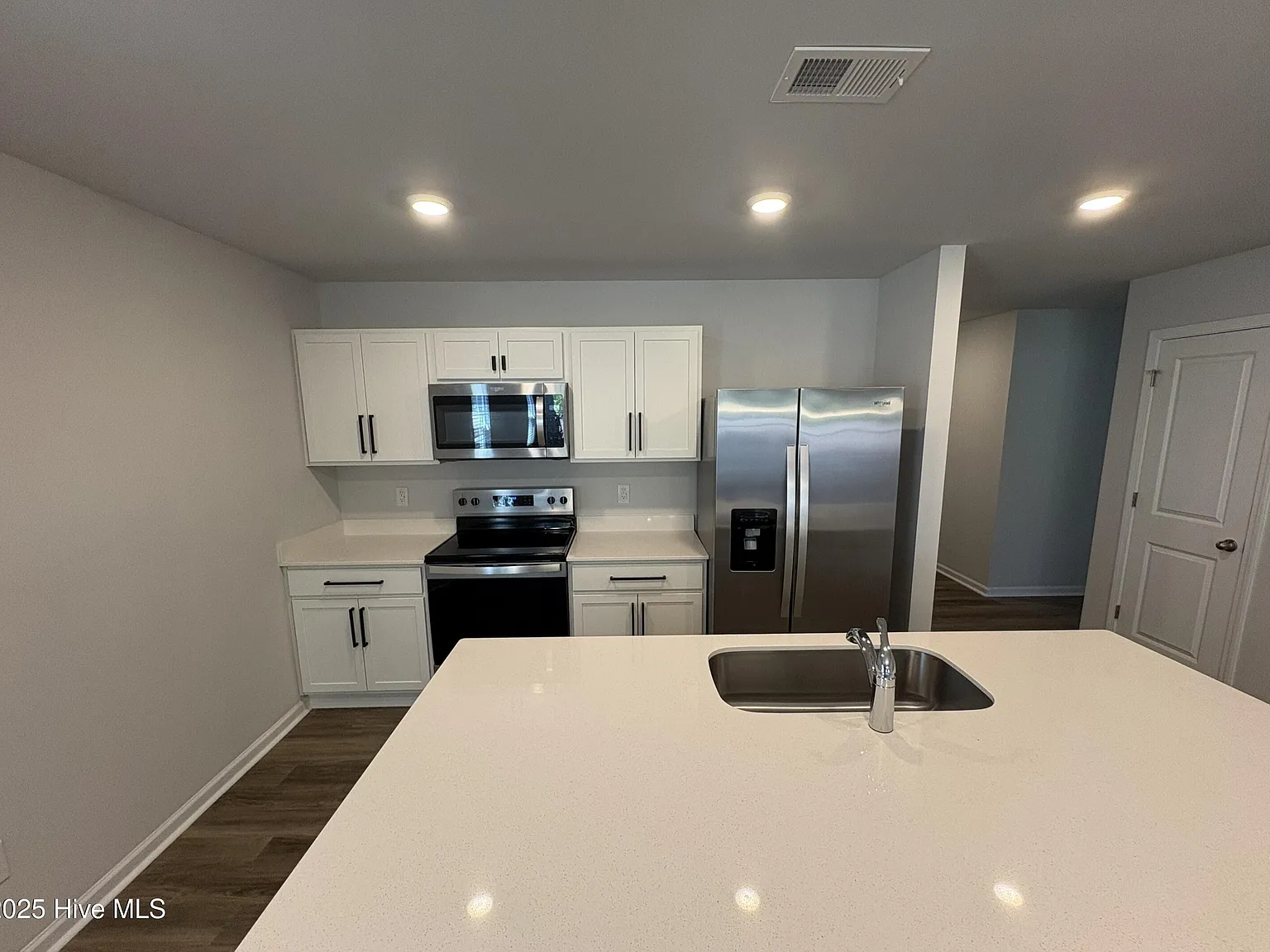 3 bed, 2.0 bath, 1265 sqft, $1,950 — Photo 2