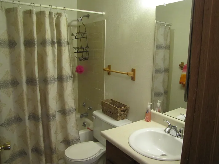 8904 Everett St — Photo 7