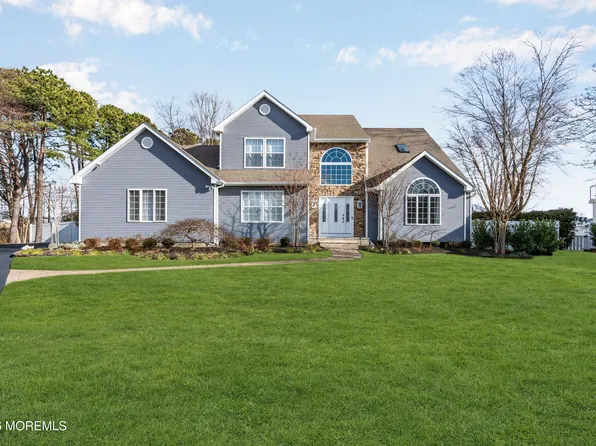 107 Waters Edge Court, Brick, NJ 08724