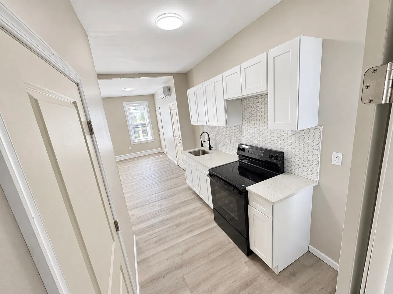 2419 W Master St — Photo 4