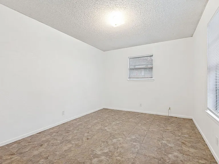 122 Surrels Ave — Photo 17