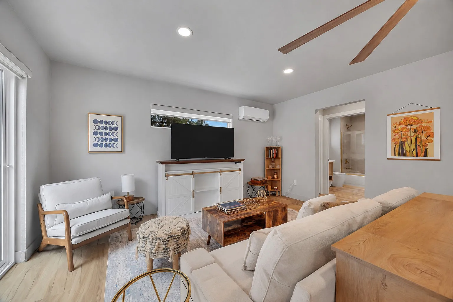 1 bed, 800 sqft, $2,800 — Photo 1