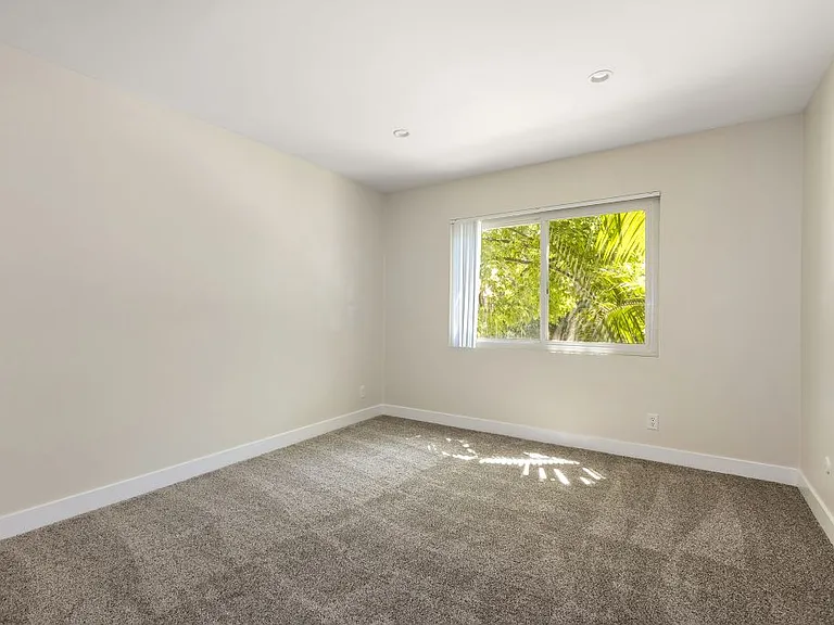 Lombardi Apartments — Photo 44