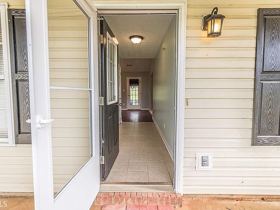 4th image of 79 Canterbury Dr