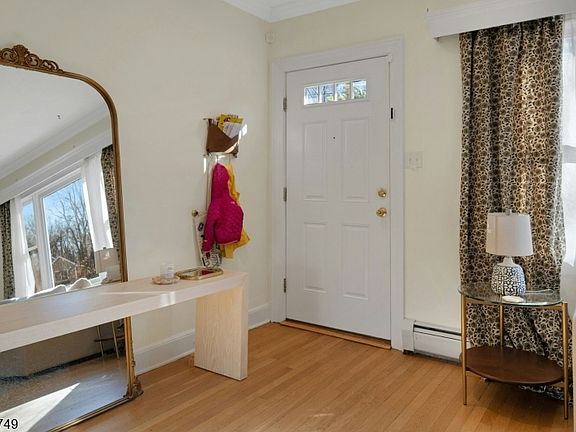 5th image of 120 Meadowbrook Rd