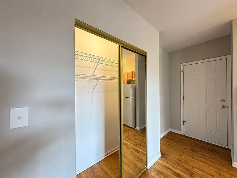 914 W Dakin St #513 — Photo 13