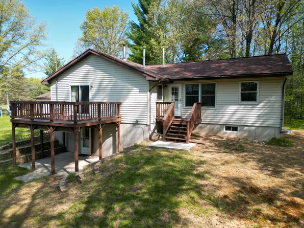 6044 N Oak Ave, White Cloud, MI 49349