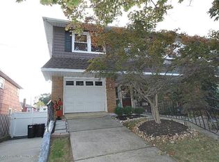 8 Penn Ave, Staten Island, NY 10306