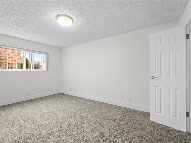 Sherwood Forest Apartments — Photo 45