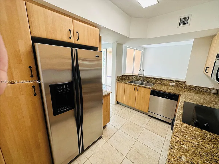 140 Meridian Ave #314 — Photo 20