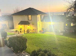 103 E Riverside Dr, Sunnyside, WA 98944