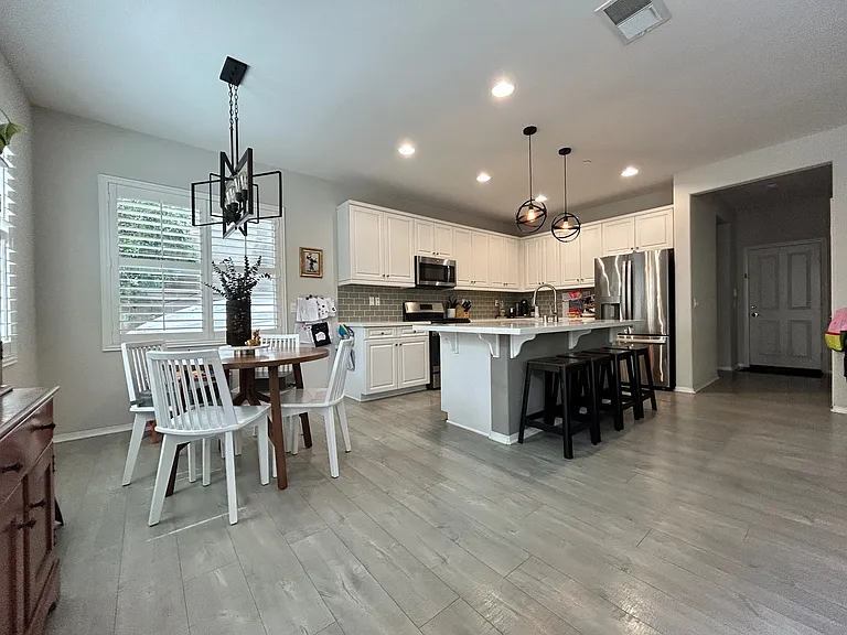 1129 Savanna Ln — Photo 2