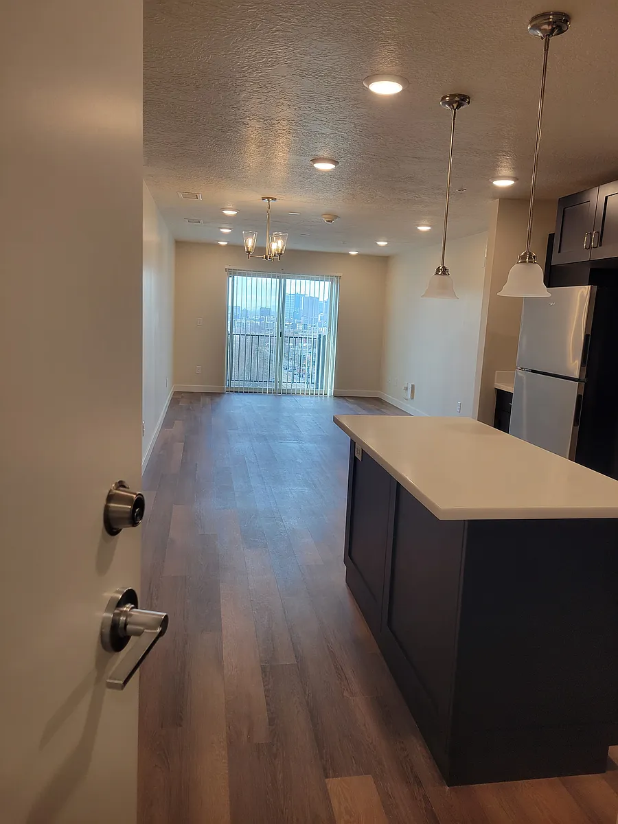 Building Photo - 1032 E 400 S #401B